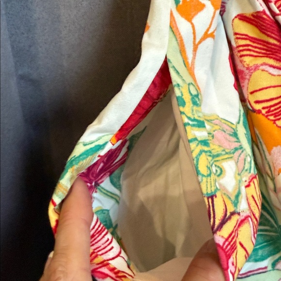 Adrianna Papell Floral V-Neck Romper with Belt
#AD3D105394 - Picture 4 of 12